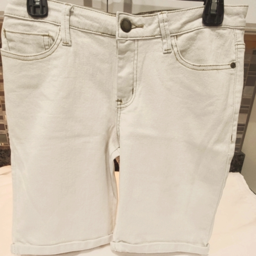 ❤❤NWT OFF WHITE DENIM BERMUDA SHORTS SZ 6